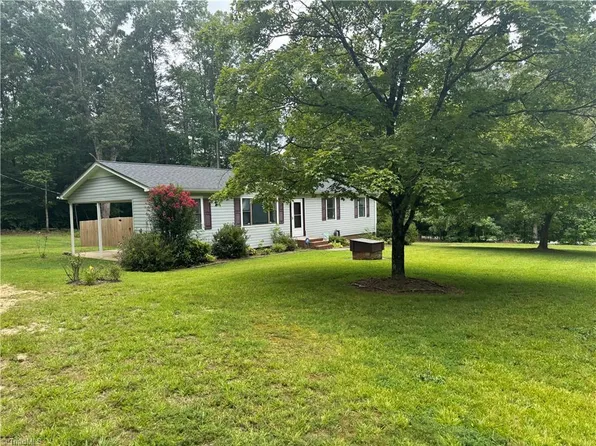 5320 Lake Woussicket Rd, Walnut Cove, NC 27052