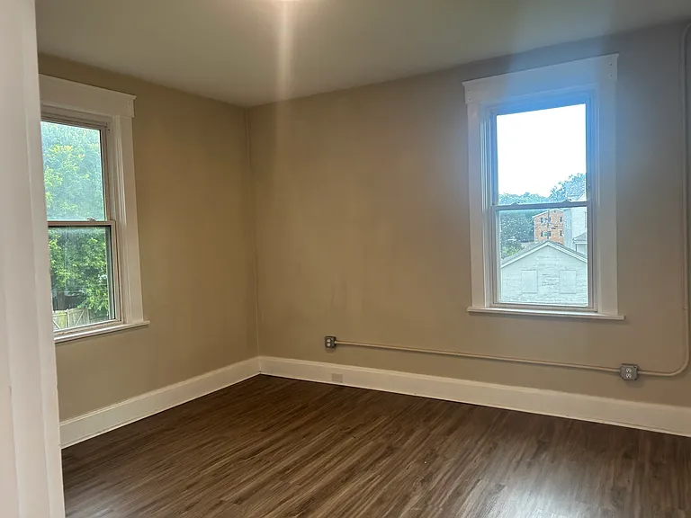2033 Weyer Ave #B — Photo 13