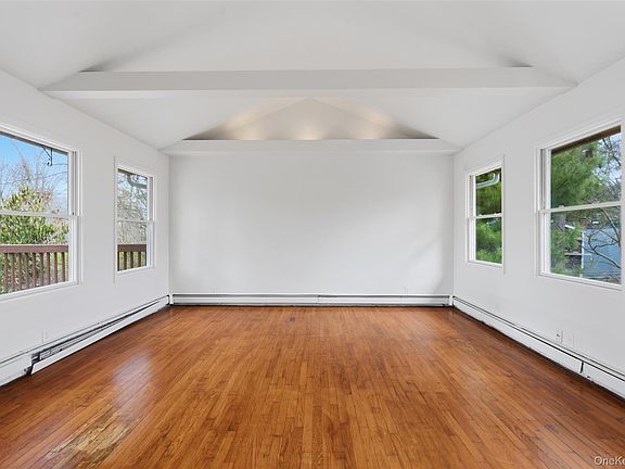 4th image of 25 Woodland Terrace Ct