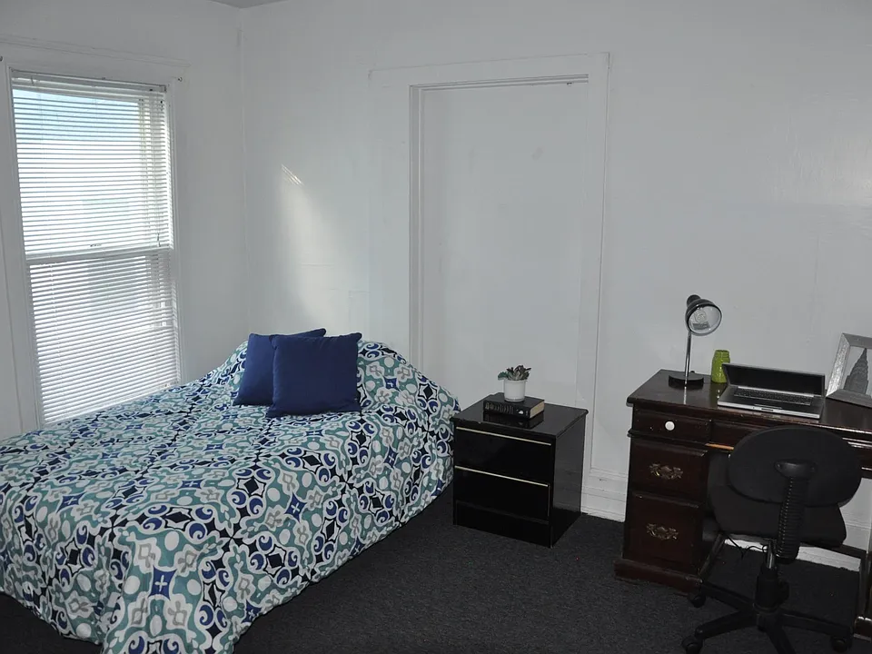 116 Ferris Pl #2