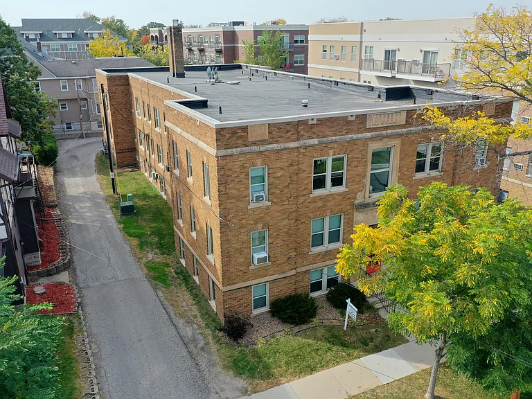 Raymond Apartments — Photo 6