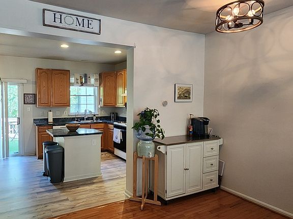 4th image of 637 Baystone Ct