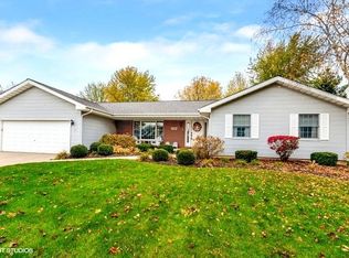 1535 Larson St, Sycamore, IL 60178