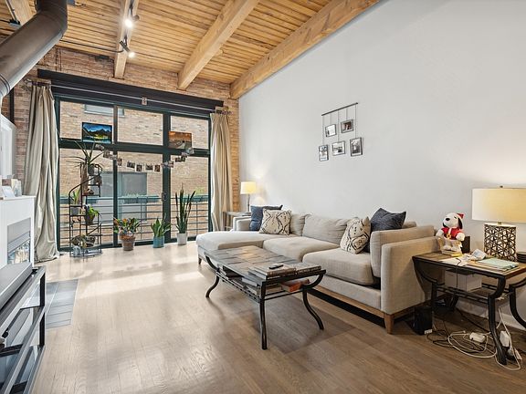 2nd image of 1737 N Paulina St #204