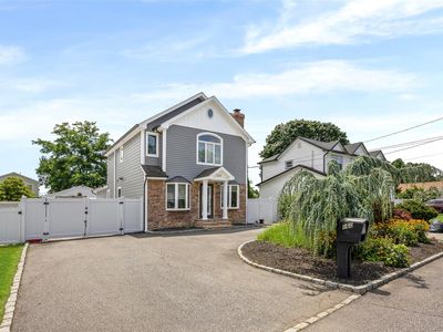 160 17th Street, West Babylon, NY, 11704