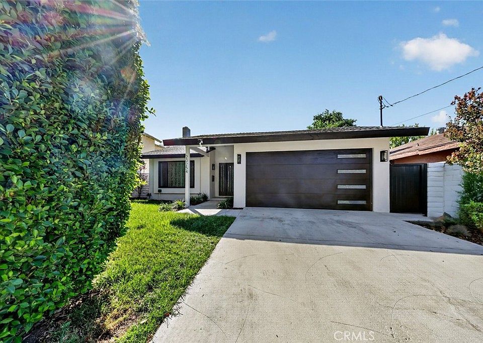 1st image of 20254 Leadwell St