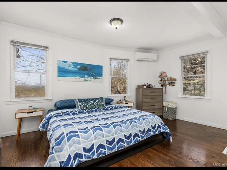 3404 Mohegan Ave — Photo 6