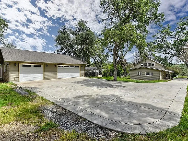 4524 Salmon Falls Rd — Photo 4