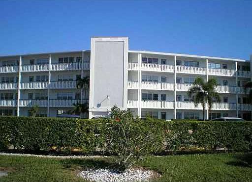 4th image of 418 Southampton A