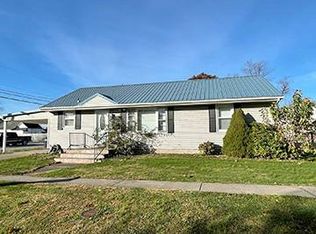 403 SW 2nd St, Fairfield, IL 62837