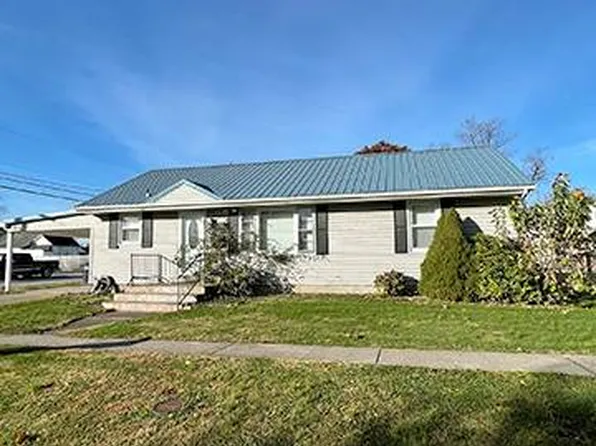 403 SW 2nd St, Fairfield, IL 62837