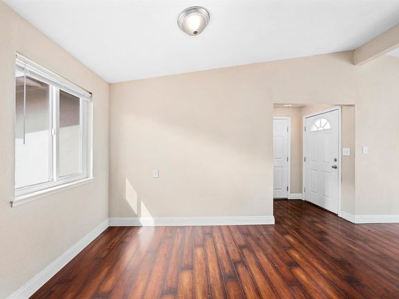 5th image of 3620 Centinella Dr