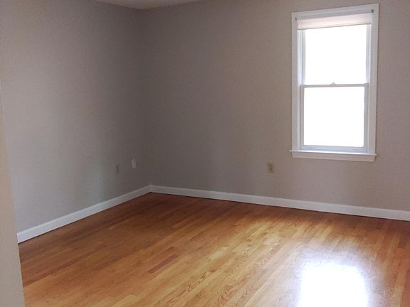 2nd image of 31 Scallop Dr