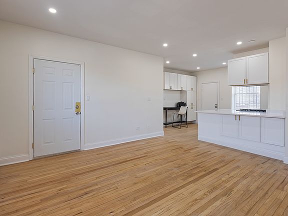 3rd image of 543 E 60th St #4