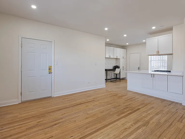543 E 60th St #4 — Photo 3