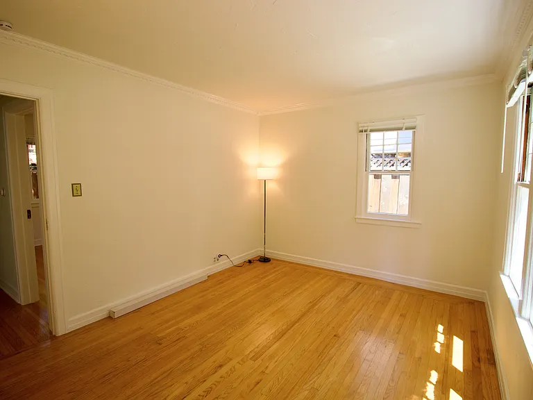 212 Gilbert Ave — Photo 4