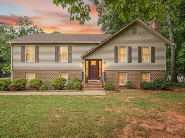 1600 Cottontown Rd, Forest, VA 24551