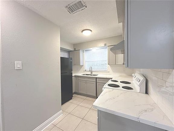 4th image of 4401 Sonfield St APT D