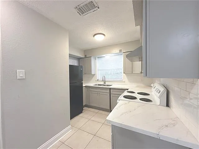 4401 Sonfield St #D — Photo 4