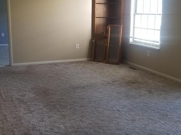 3rd image of 594 Moull St APT 6