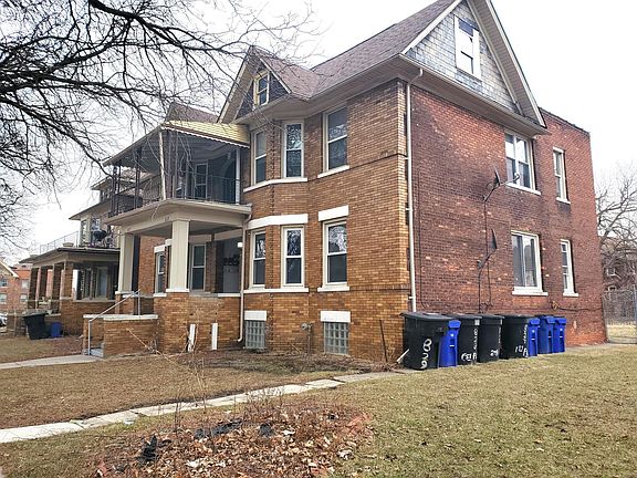 3rd image of 827 Blaine St #2W