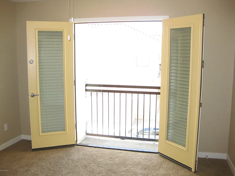 1163 E Cedar St — Photo 15