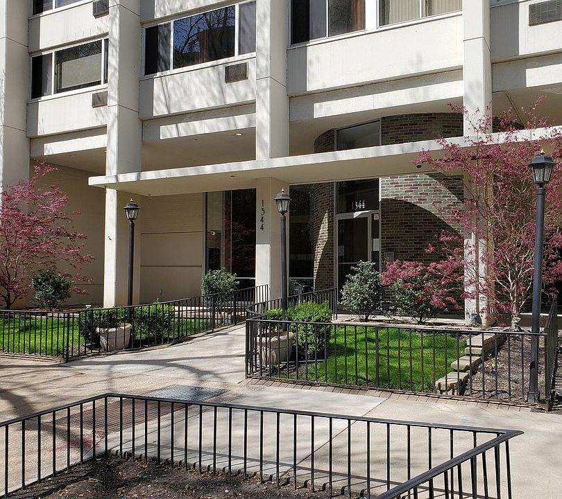 1st image of 1344 N Dearborn Pkwy #5F
