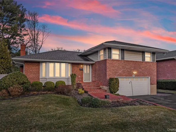 26 Glenwood Road, Plainview, NY 11803