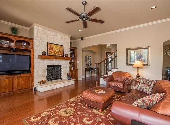 3rd image of 3407 Vista Lake Cir