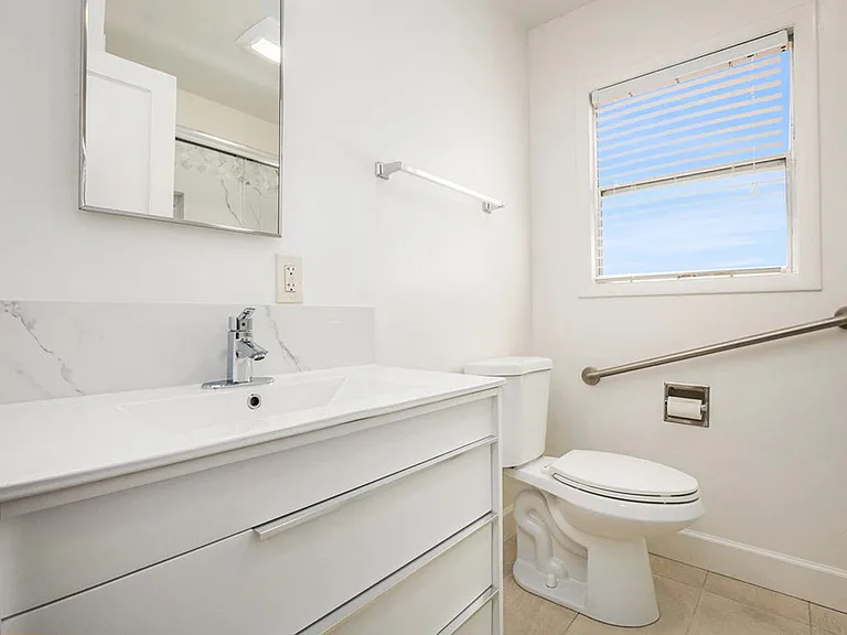 1542 Bay St. - 2 bedroom | 1 bath | Large backyard — Photo 13