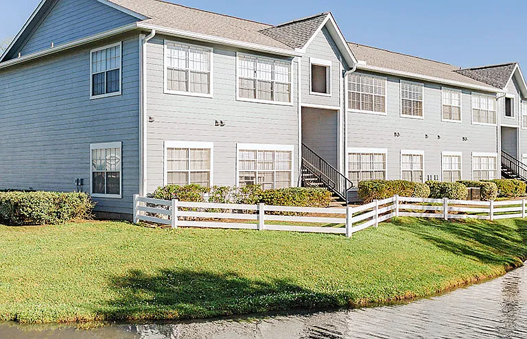 Willow Lake Apartments — Photo 40