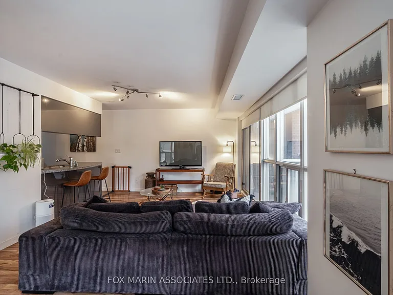 1005 King St W #207 — Photo 12
