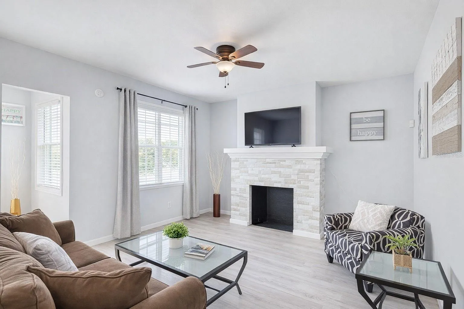 1 bed, 1.0 bath, 2990 sqft, $2,500 — Photo 3