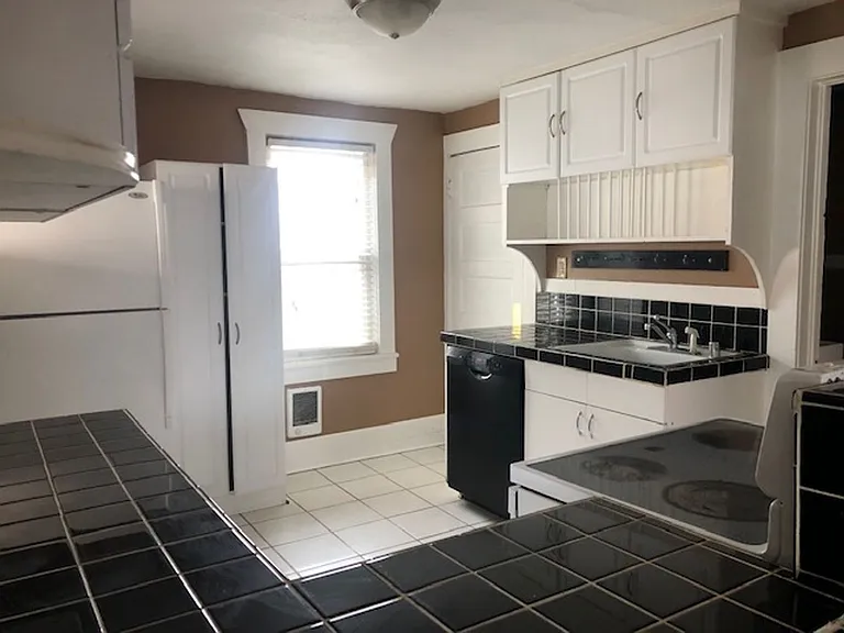 627 W Alice Ave — Photo 3