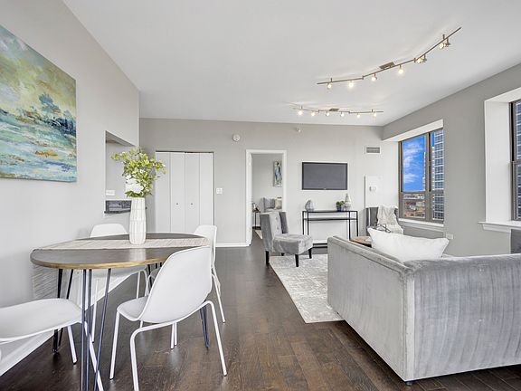5th image of 1717 S Prairie Ave APT 1101