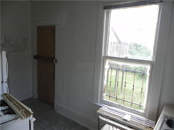 5th image of 224 E Alston Ave