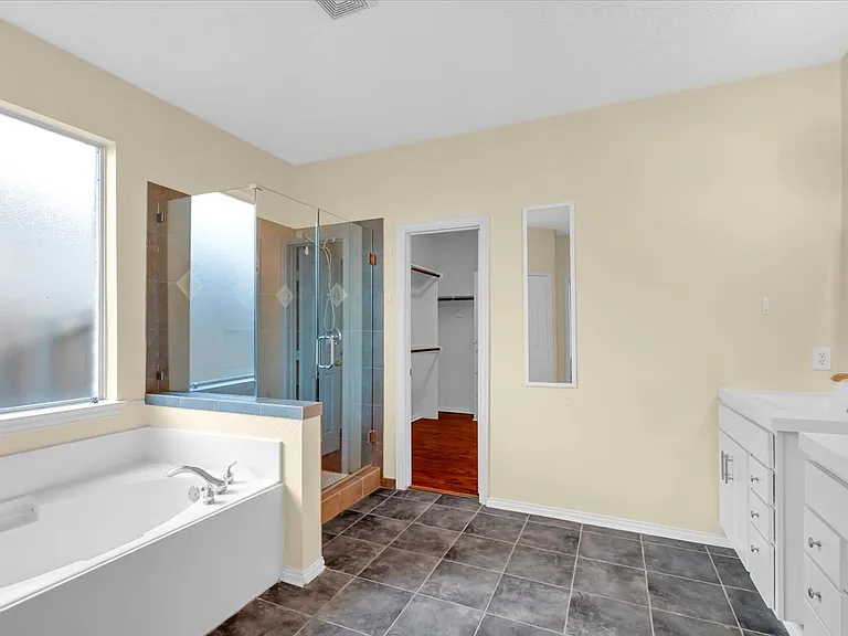 2023 Lairds Dr — Photo 37