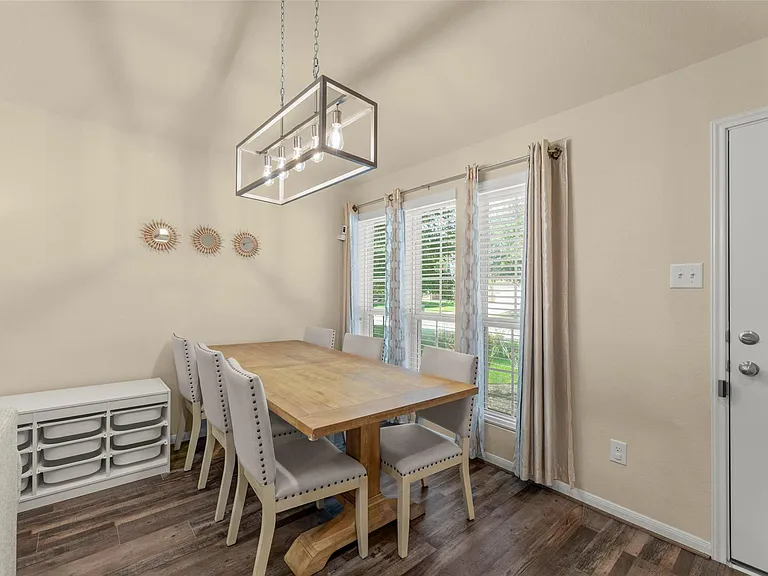 15118 Vincennes Oak St — Photo 4