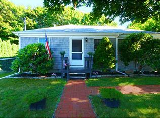 27 Davey Ln, Portsmouth, RI 02871