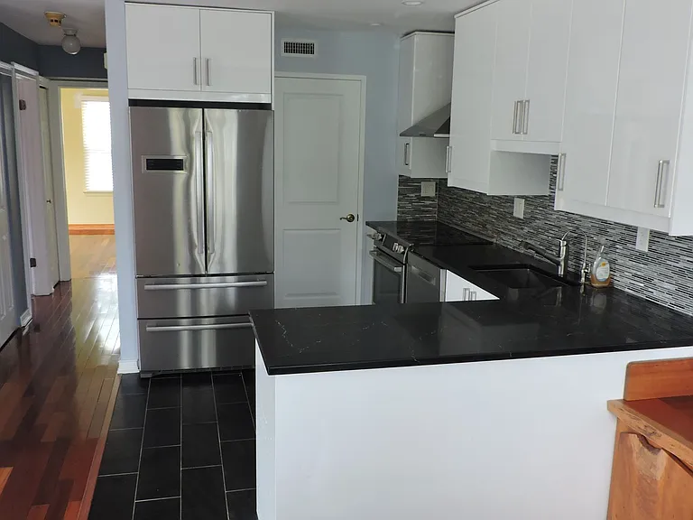 62 Eaton Ct — Photo 4