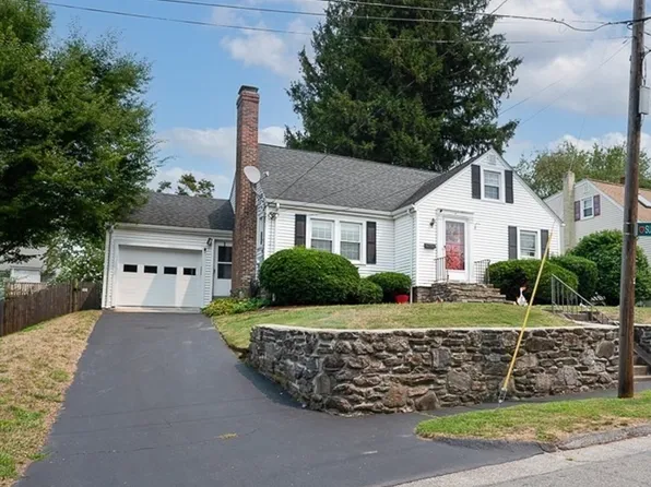 8 Claffey Ave, Worcester, MA 01606