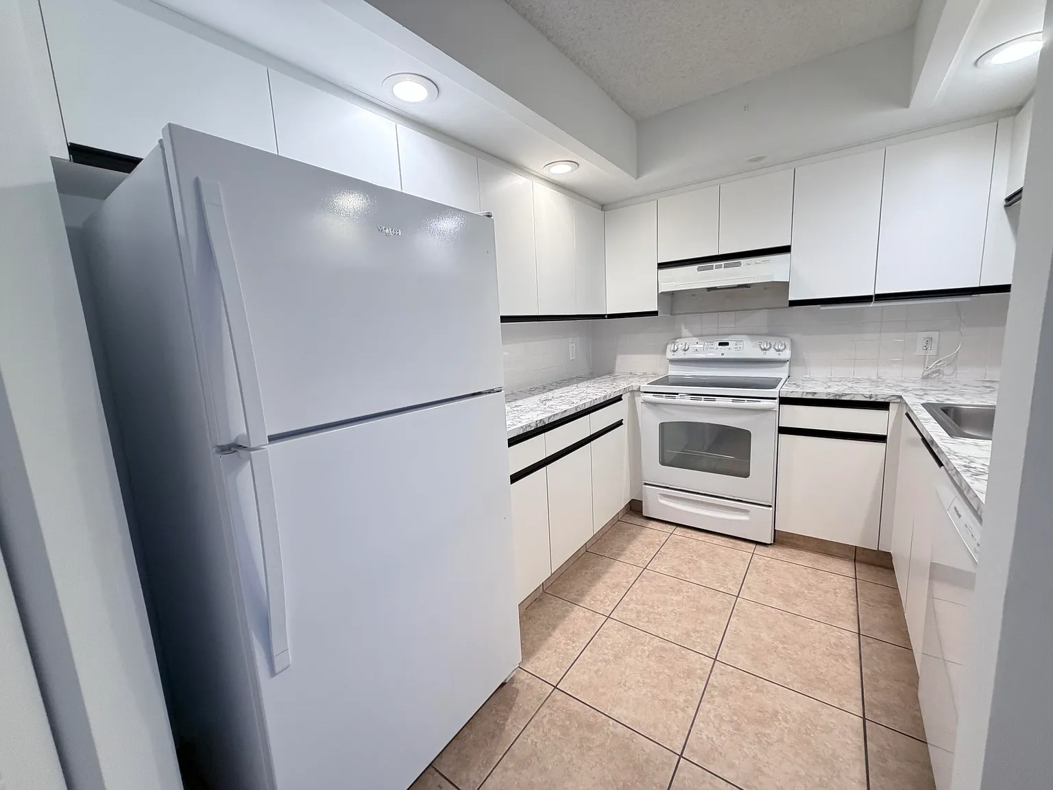 1 bed, 1.5 bath, 1045 sqft, $1,800 — Photo 4