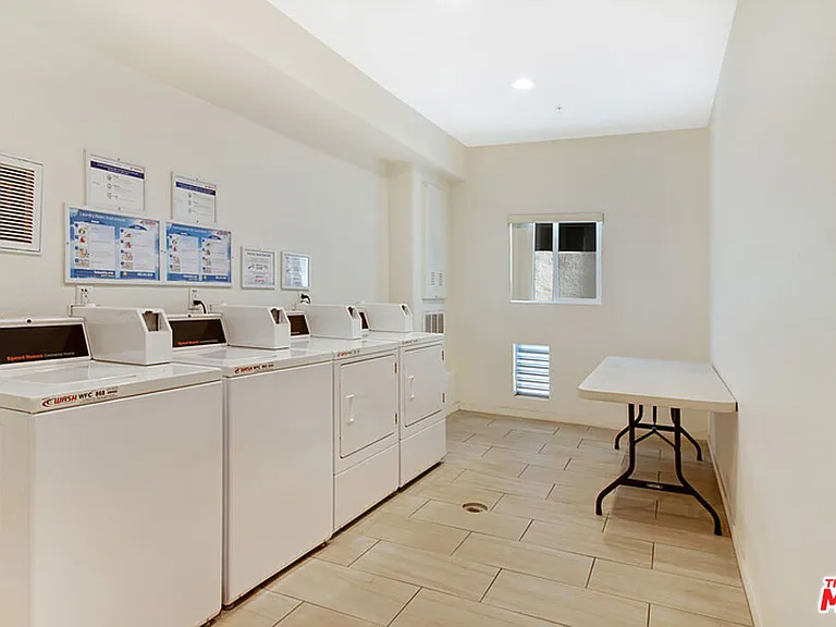12132 Hart St #301 — Photo 25