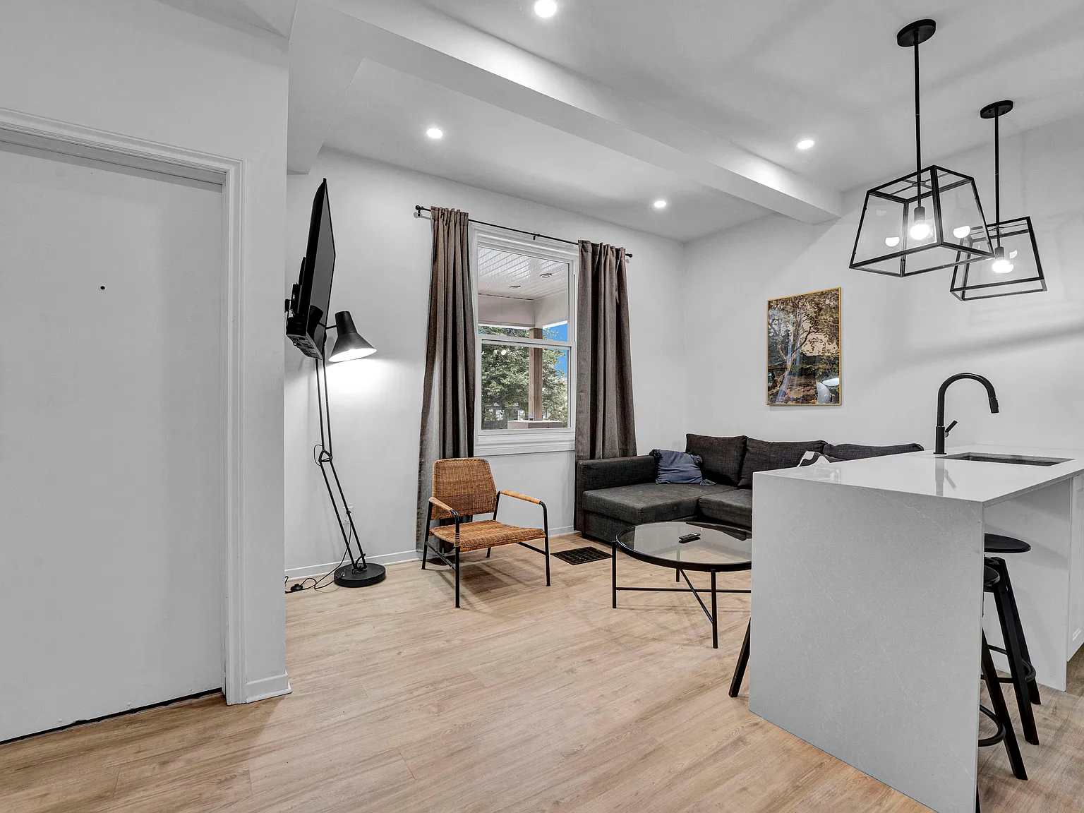 327 Catherine St — Photo 3