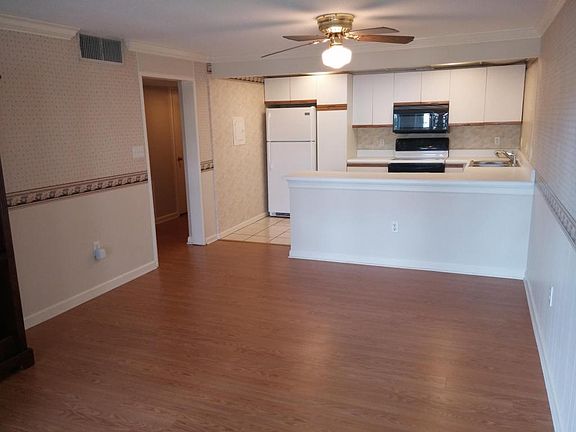 2nd image of 2749 Sullins St #A202