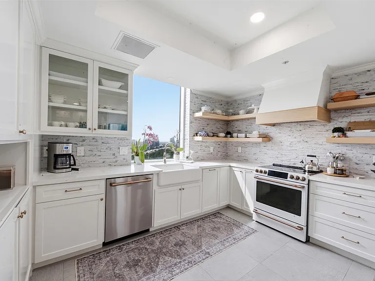 121 N Post Oak Ln #2203 — Photo 7