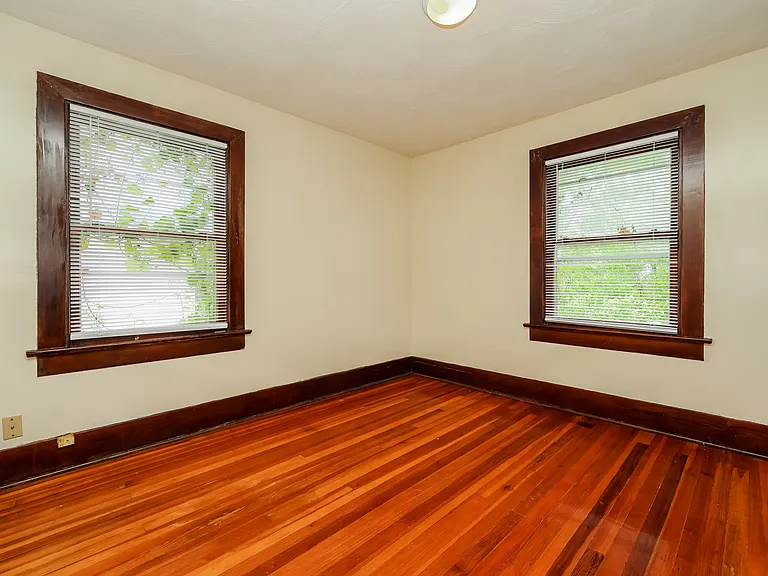 1242 Wilson Dr — Photo 11
