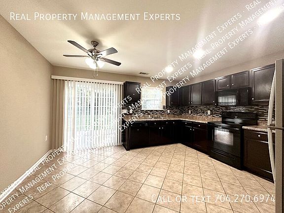 3rd image of 5527 Graypark Dr