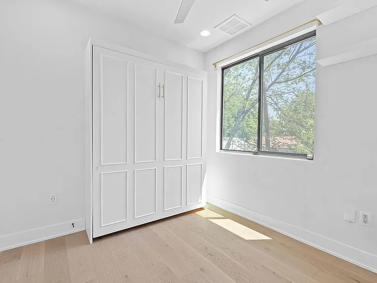 2935 Moss St #2 — Photo 12