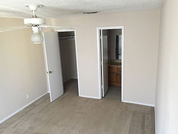 5th image of 1106 W Houston St
